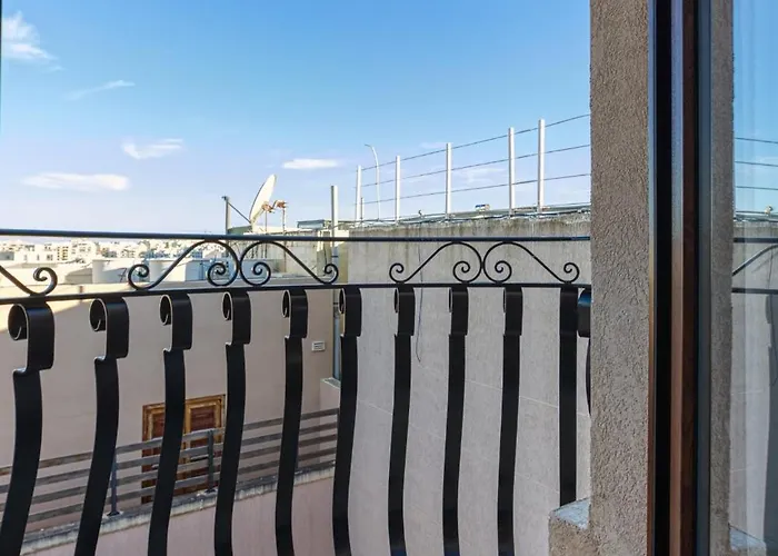 Bright 2br With Private Terrace In St Julians By 360 Estates San Ġiljan